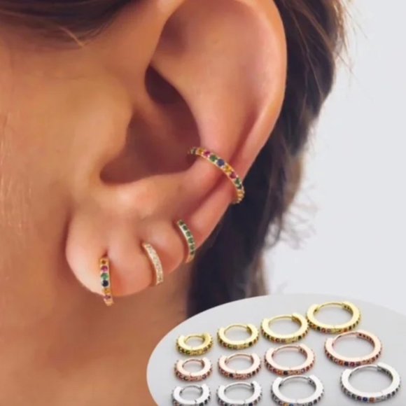 Zara minimalist green hoop mini earrings - Picture 2 of 3